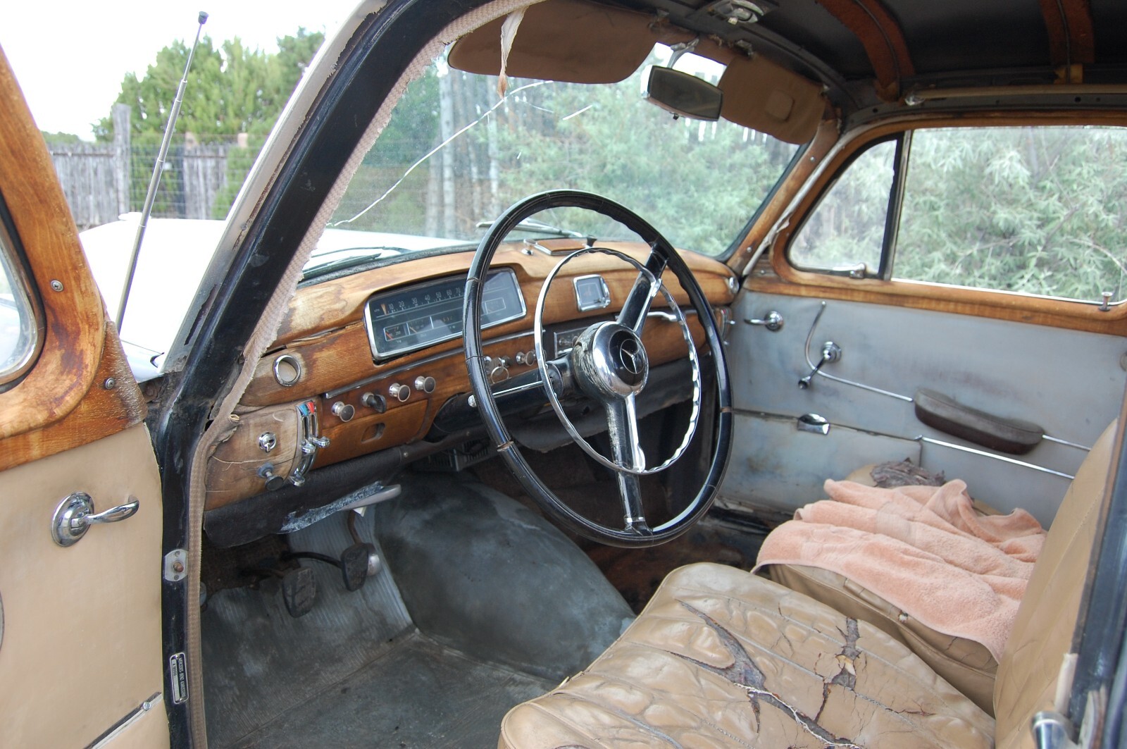 Mercedes-Benz-S-Class-1958-Sedan-4