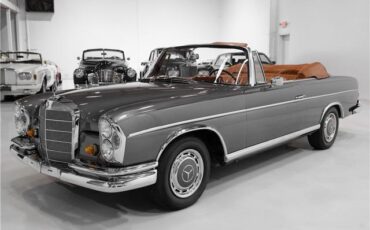 Mercedes-Benz-S-Class-1967-Cabriolet-2
