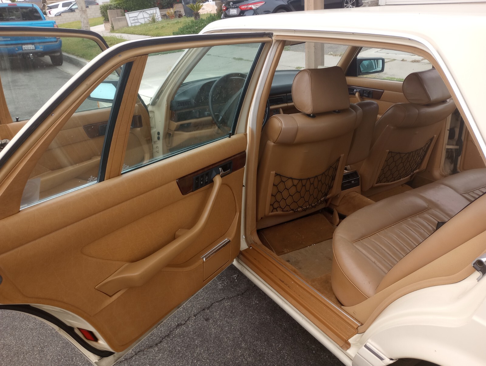 Mercedes-Benz-S-Class-1987-Sedan-13