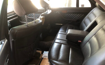 Mercedes-Benz-S-Class-1989-Sedan-11