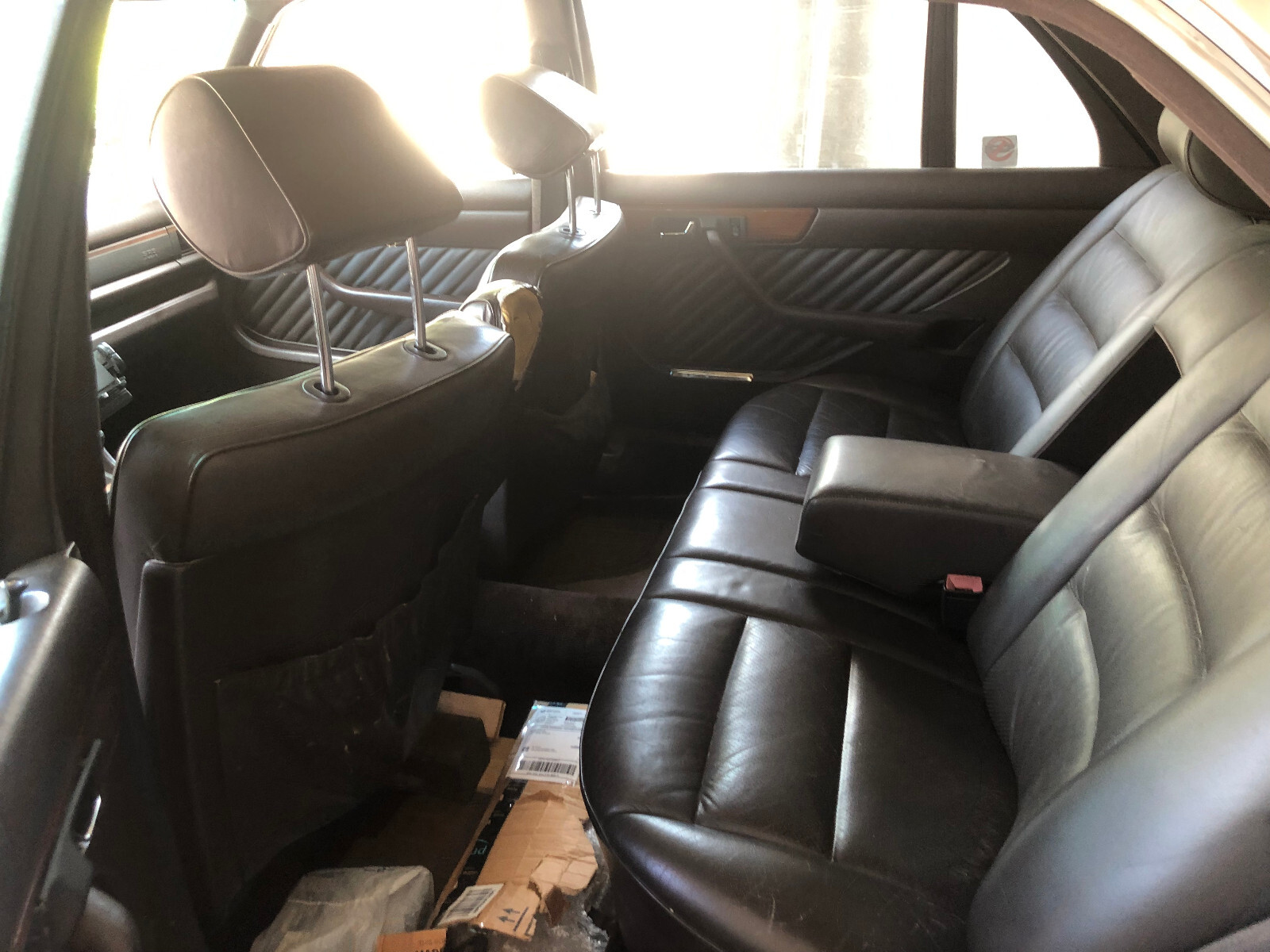 Mercedes-Benz-S-Class-1989-Sedan-11