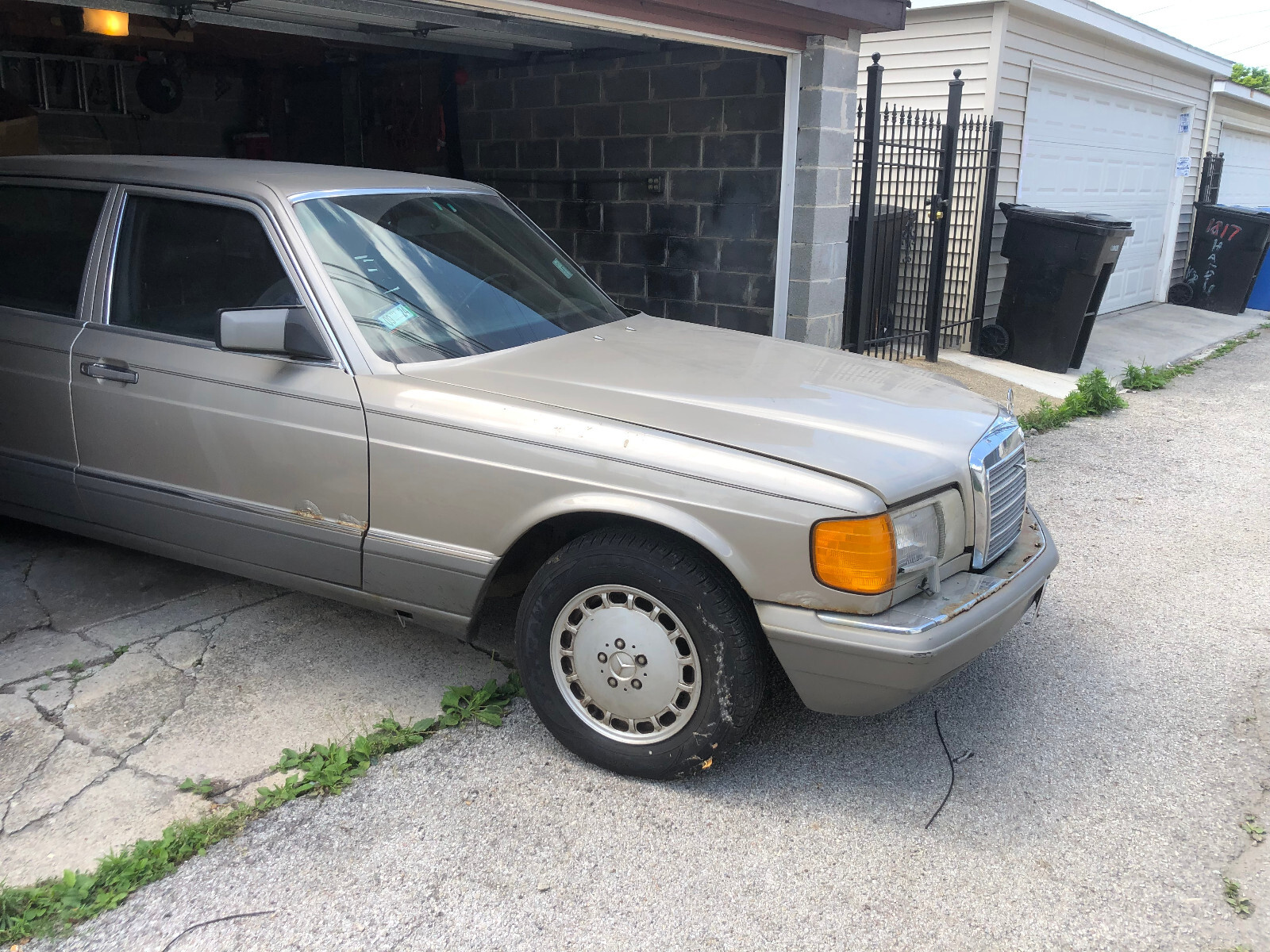 Mercedes-Benz-S-Class-1989-Sedan-5