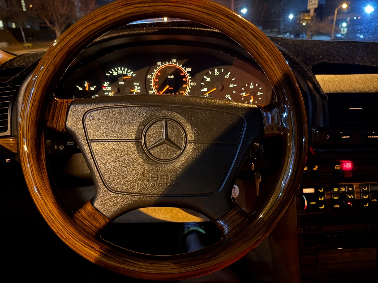 Mercedes-Benz-S-Class-1993-Sedan-19