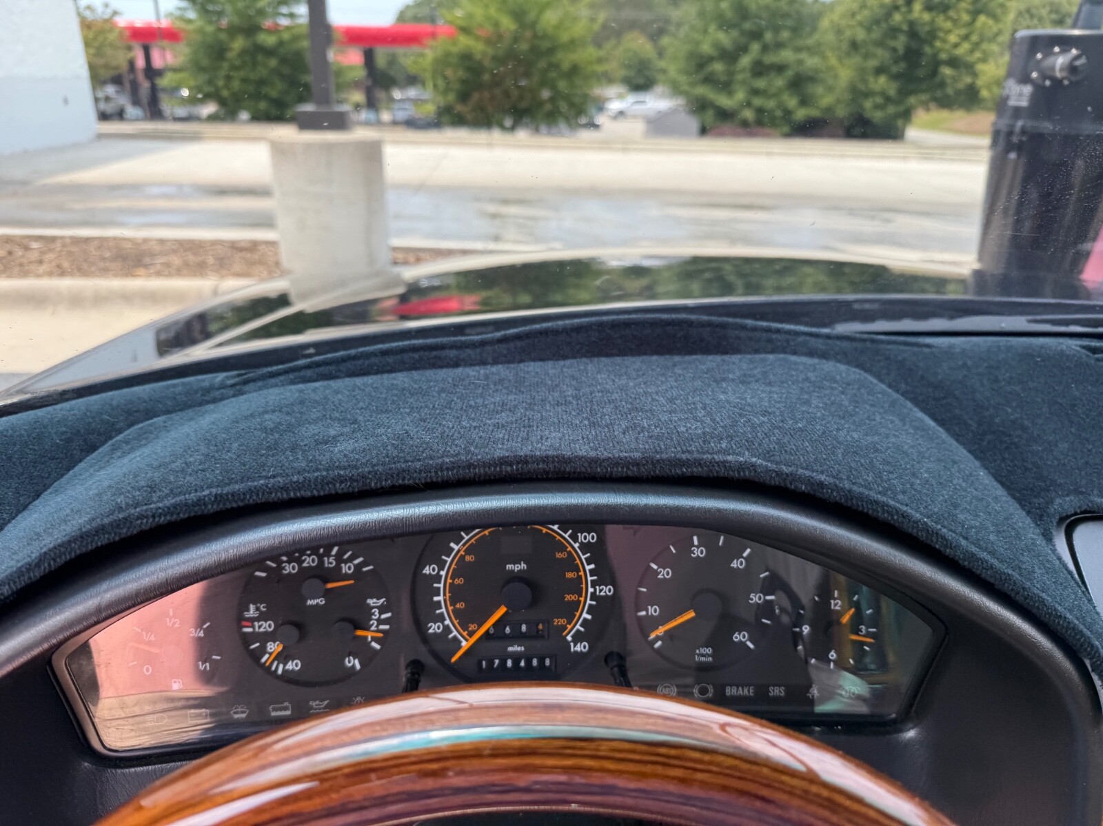 Mercedes-Benz-S-Class-1993-Sedan-5