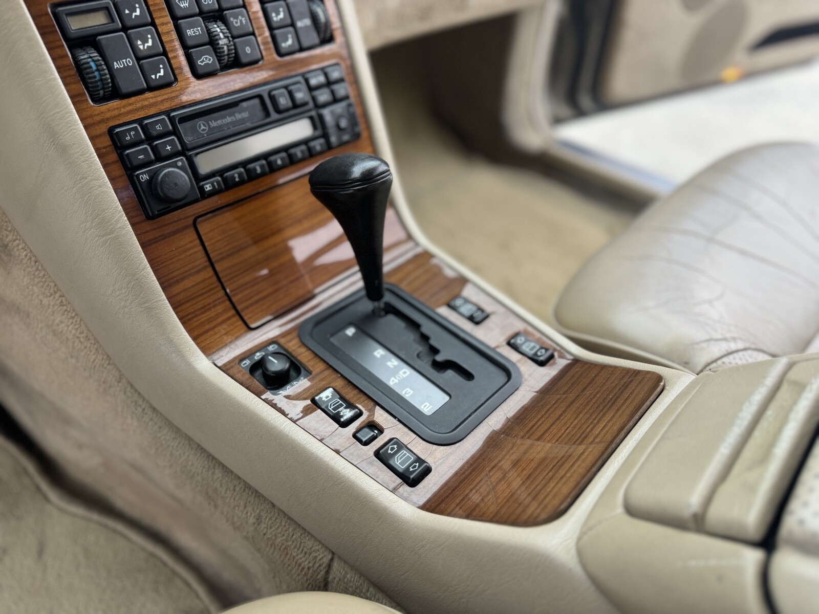 Mercedes-Benz-S-Class-1994-12