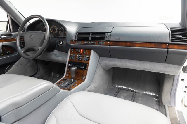 Mercedes-Benz-S-Class-1995-Sedan-1