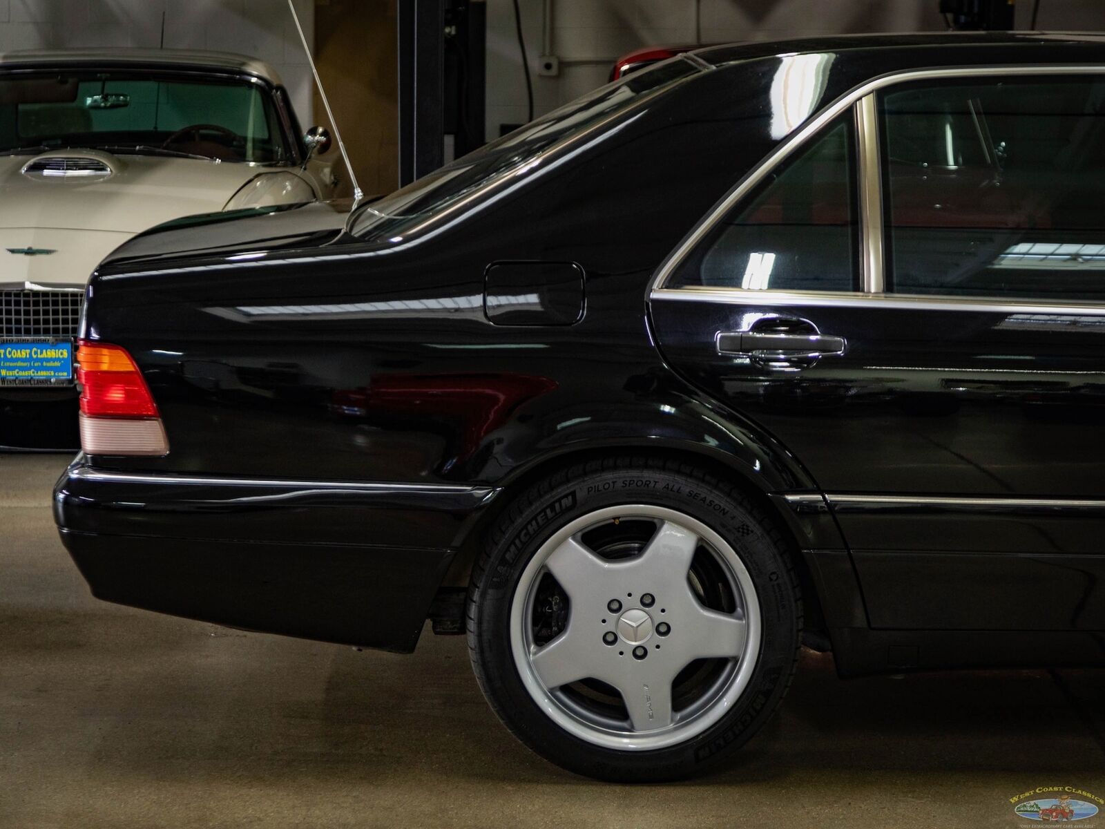 Mercedes-Benz-S-Class-1995-Sedan-1