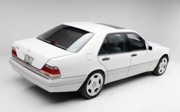 Mercedes-Benz-S-Class-1995-Sedan-2