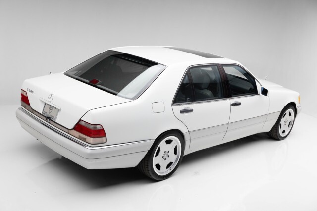 Mercedes-Benz-S-Class-1995-Sedan-2