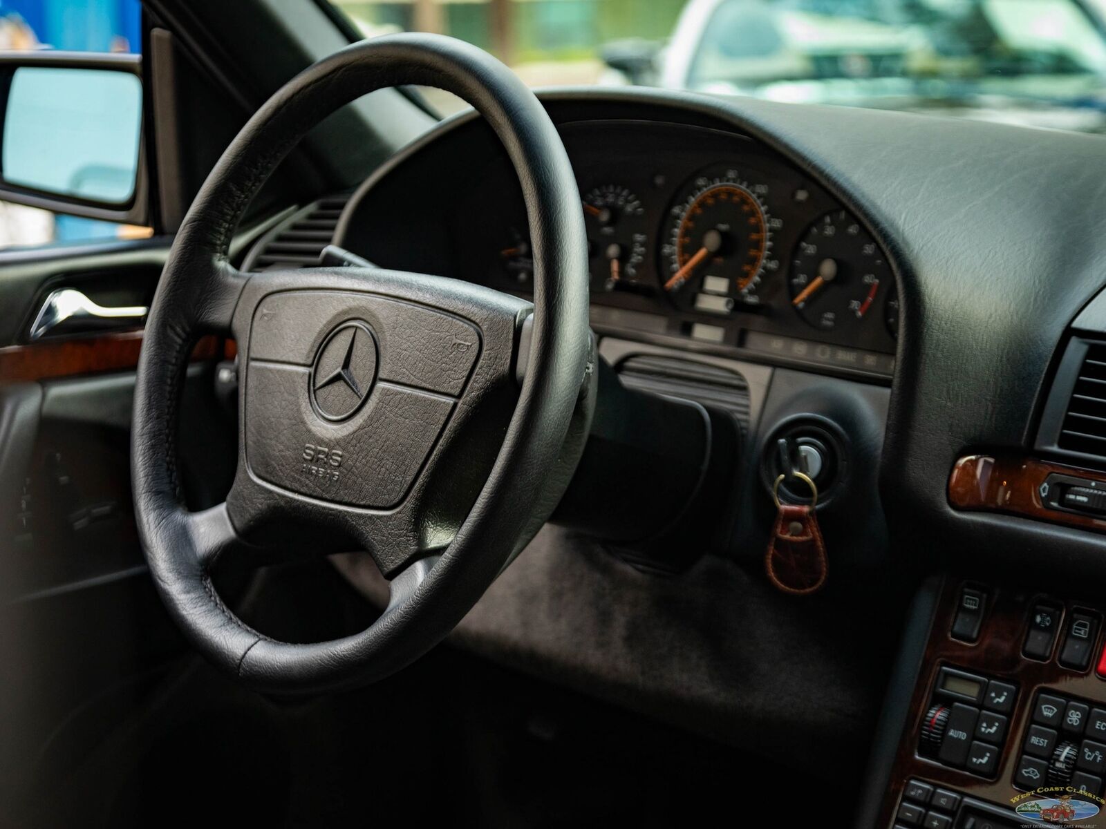 Mercedes-Benz-S-Class-1995-Sedan-35