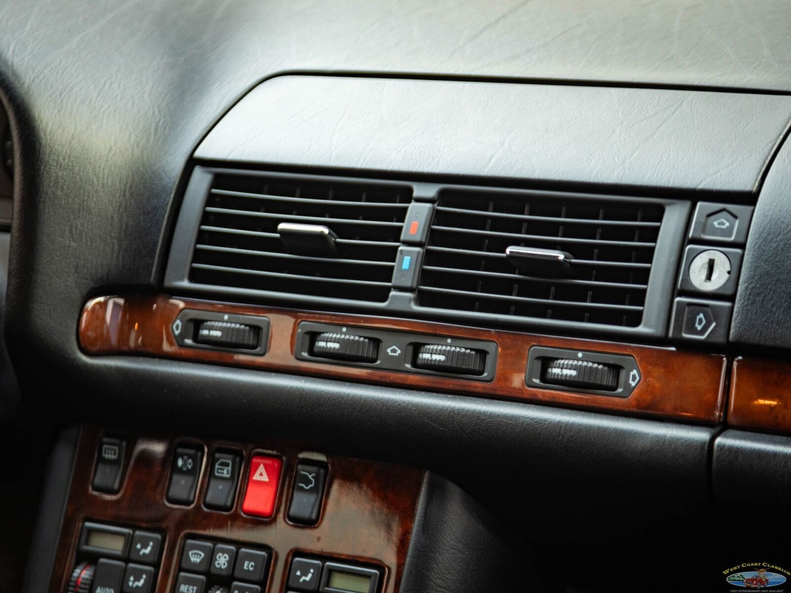 Mercedes-Benz-S-Class-1995-Sedan-37