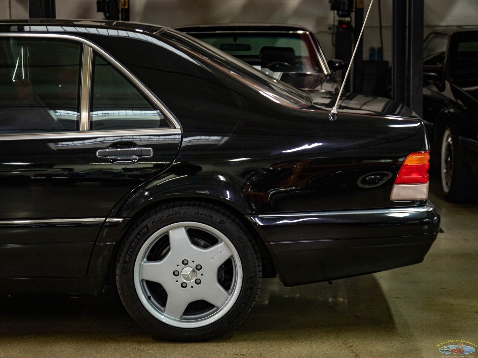 Mercedes-Benz-S-Class-1995-Sedan-6