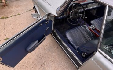 Mercedes-Benz-SL-Class-1966-Convertible-10