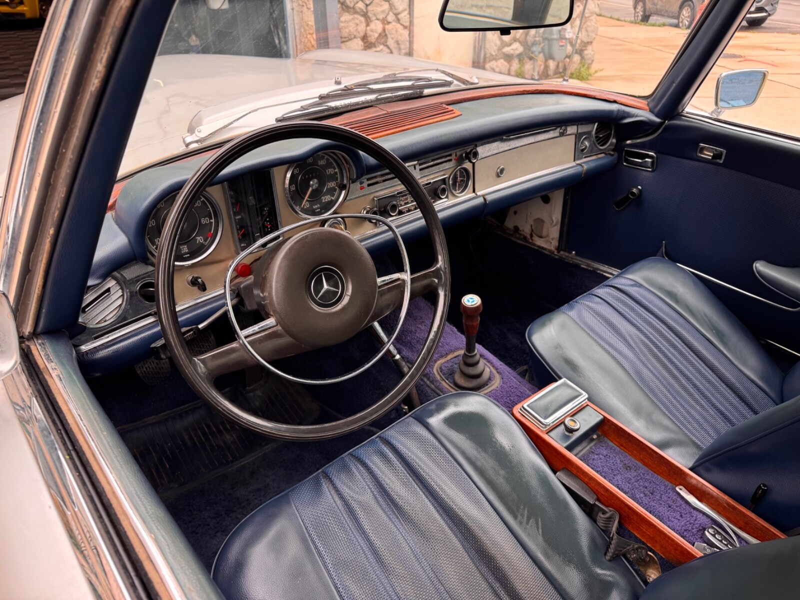 Mercedes-Benz-SL-Class-1966-Convertible-11