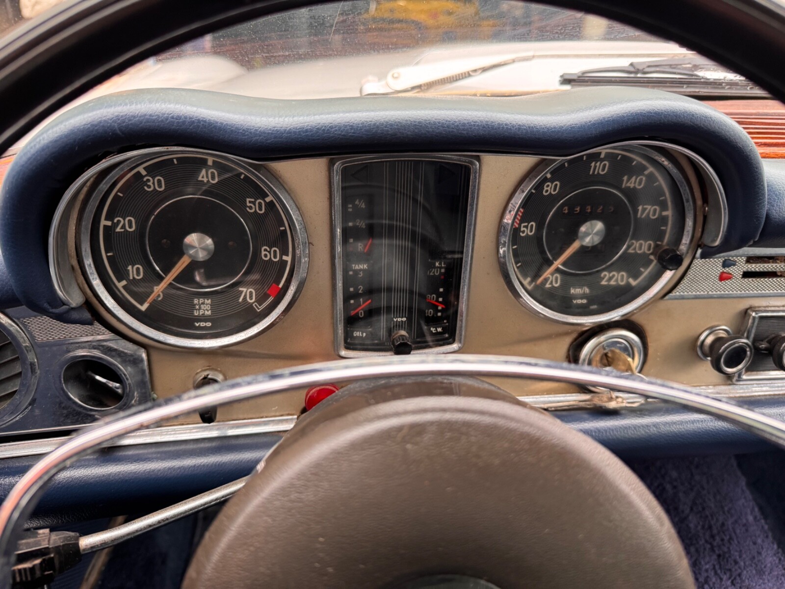 Mercedes-Benz-SL-Class-1966-Convertible-13