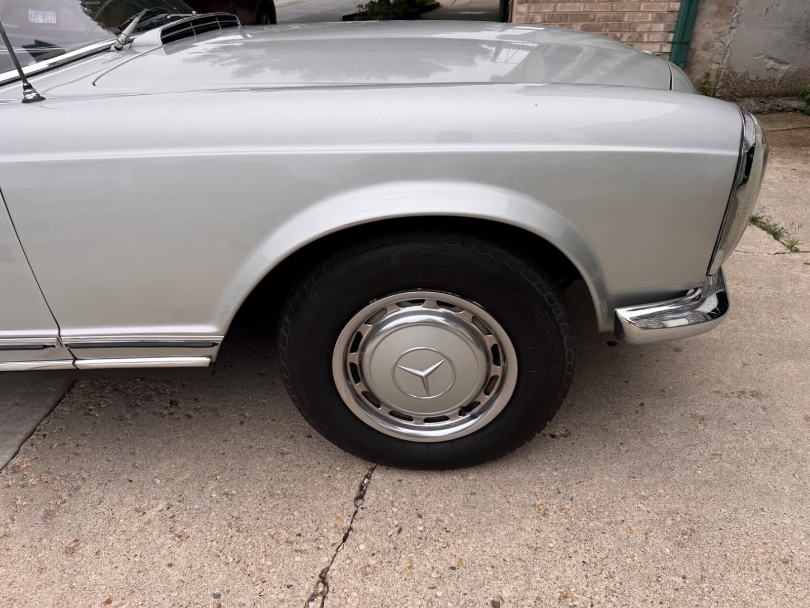 Mercedes-Benz-SL-Class-1966-Convertible-2