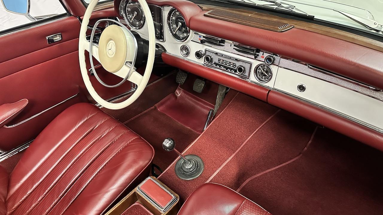 Mercedes-Benz-SL-Class-1968-17