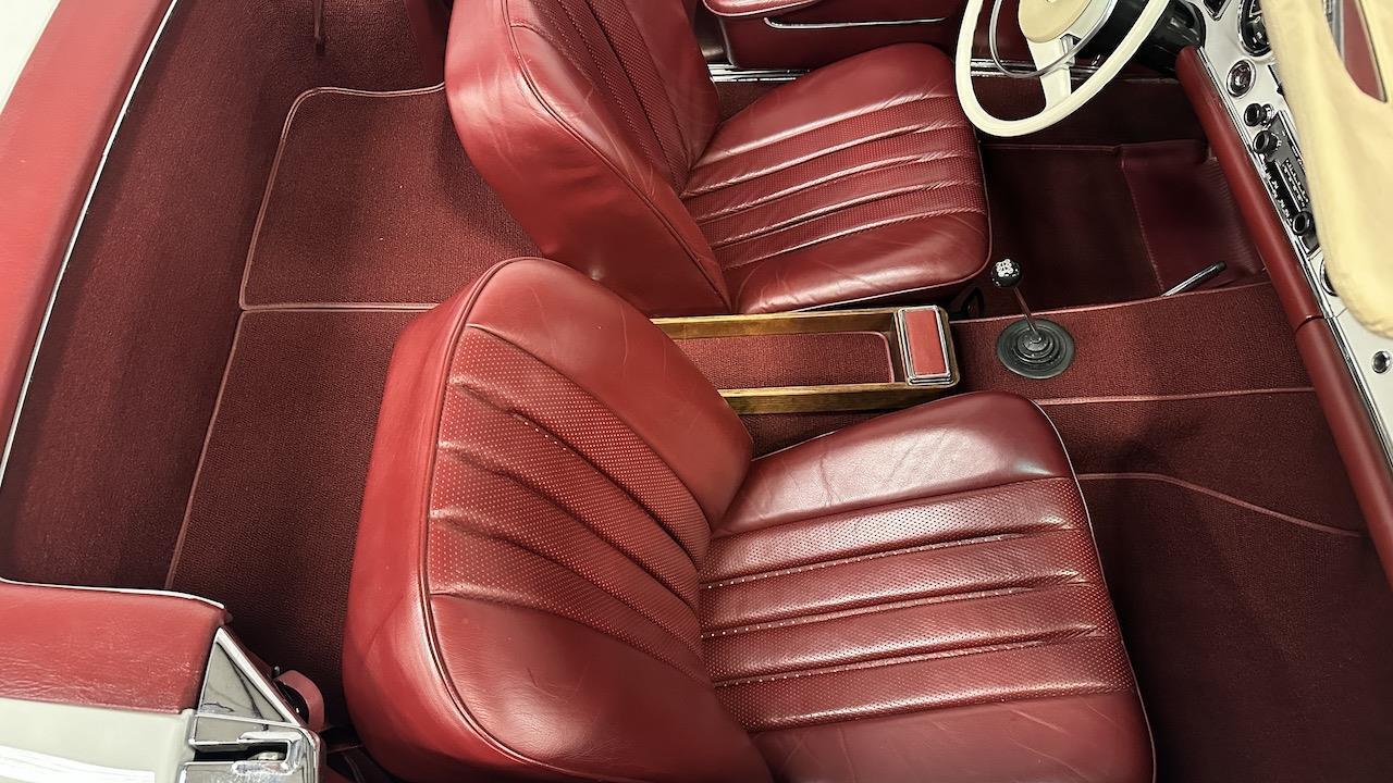Mercedes-Benz-SL-Class-1968-19