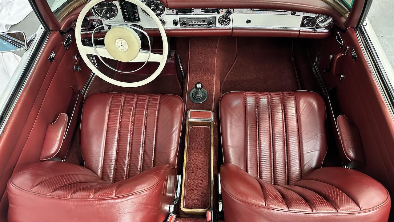 Mercedes-Benz-SL-Class-1968-21