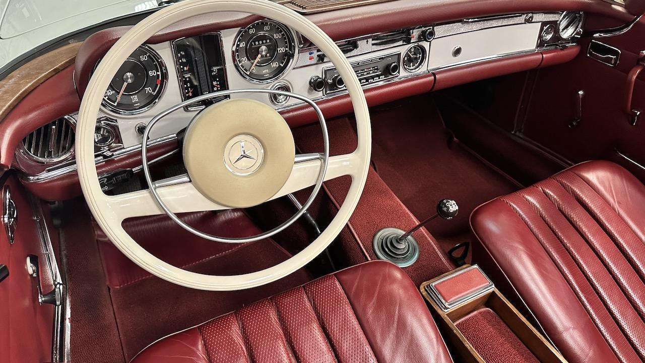 Mercedes-Benz-SL-Class-1968-24