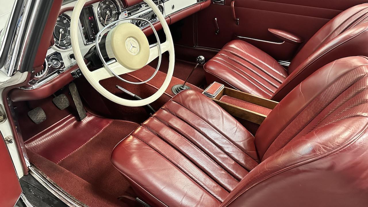 Mercedes-Benz-SL-Class-1968-29