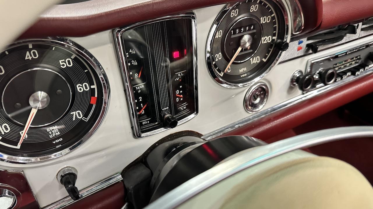 Mercedes-Benz-SL-Class-1968-32