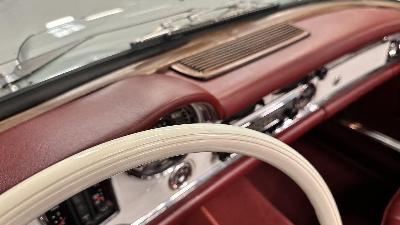 Mercedes-Benz-SL-Class-1968-33