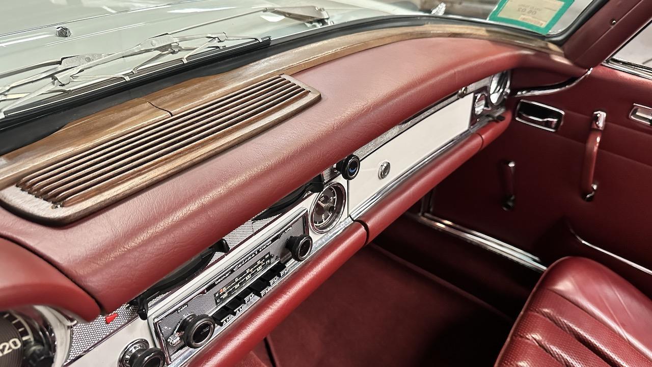 Mercedes-Benz-SL-Class-1968-34