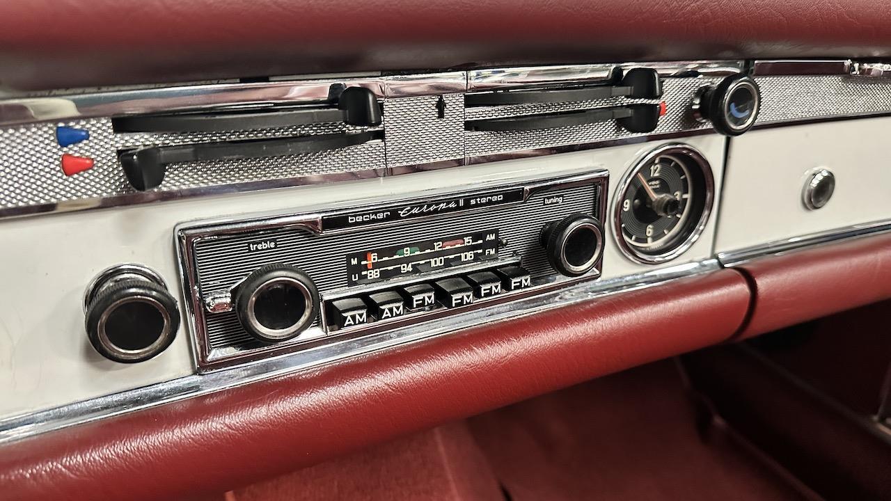 Mercedes-Benz-SL-Class-1968-35