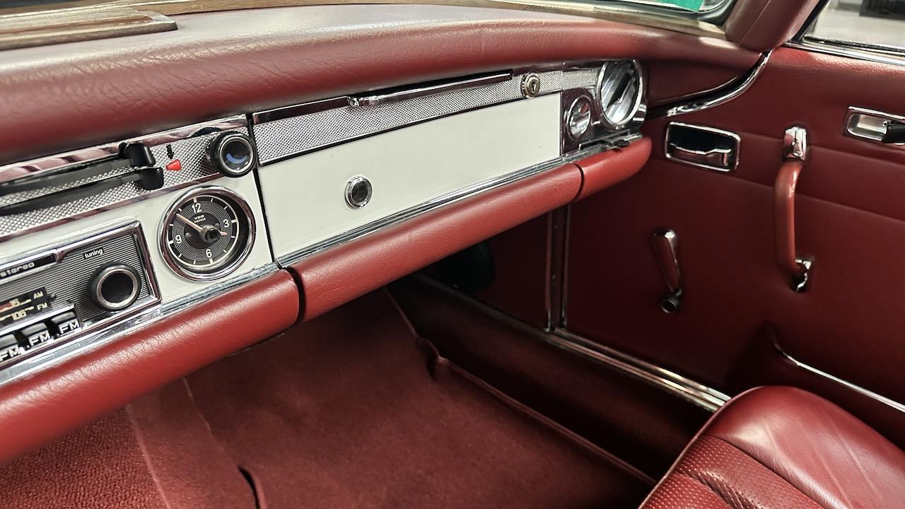 Mercedes-Benz-SL-Class-1968-36