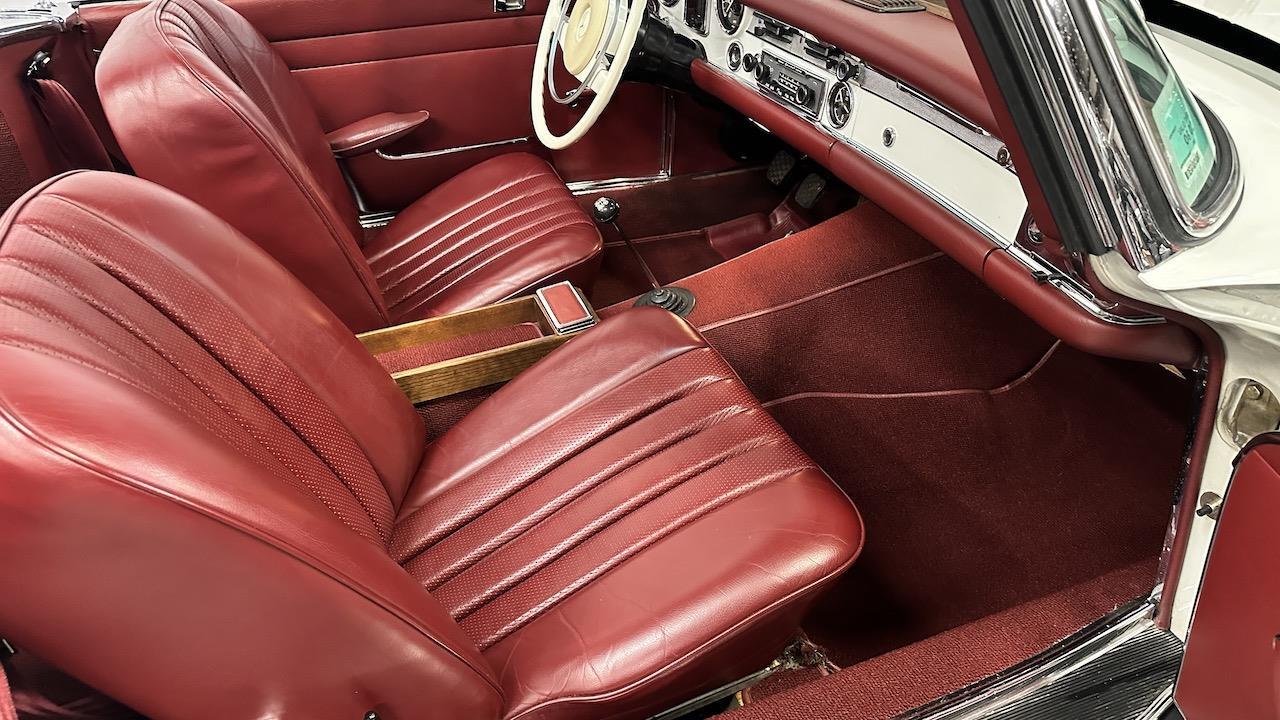 Mercedes-Benz-SL-Class-1968-39