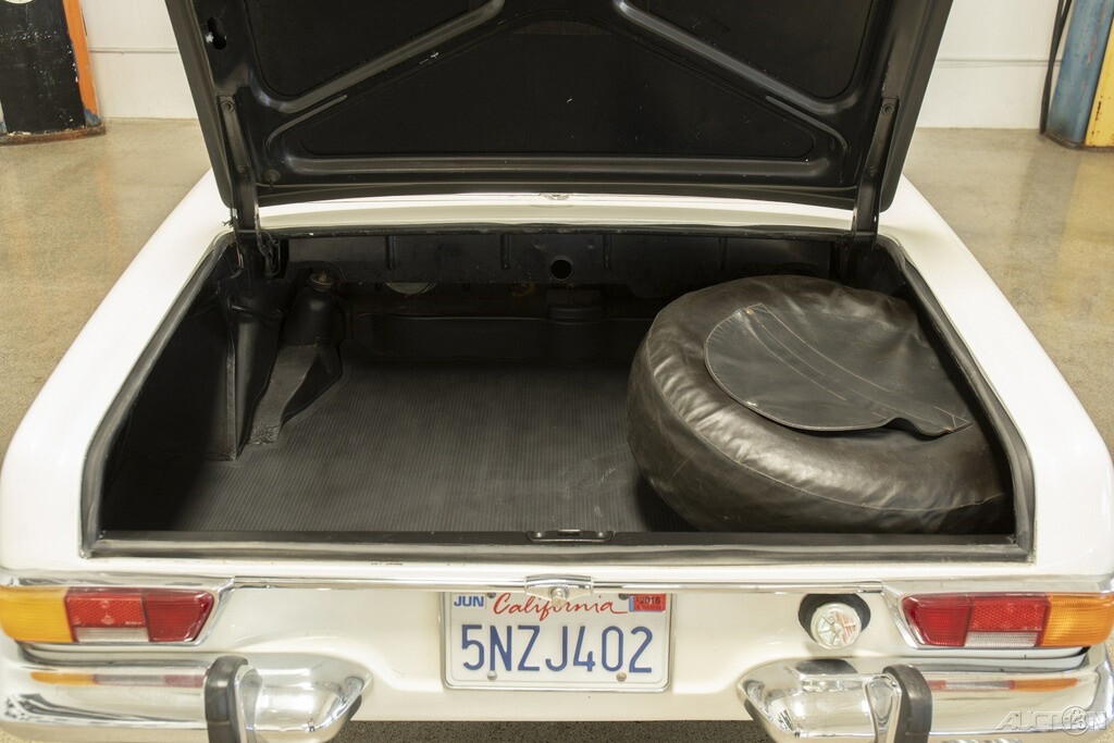 Mercedes-Benz-SL-Class-1968-Convertible-13