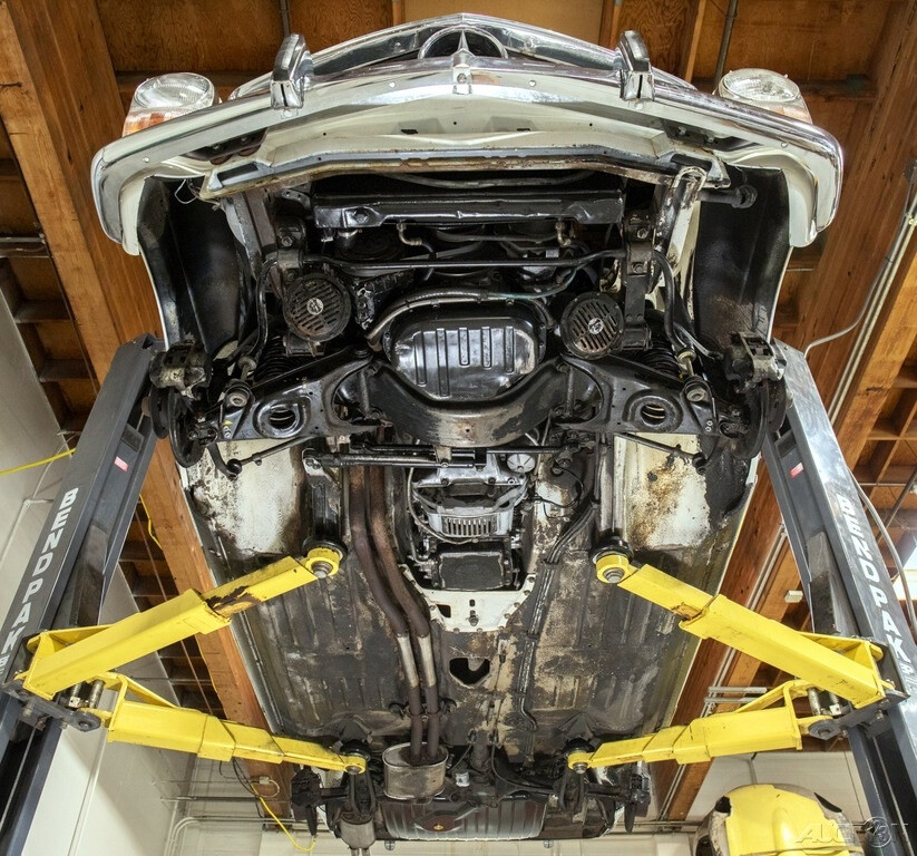 Mercedes-Benz-SL-Class-1968-Convertible-15