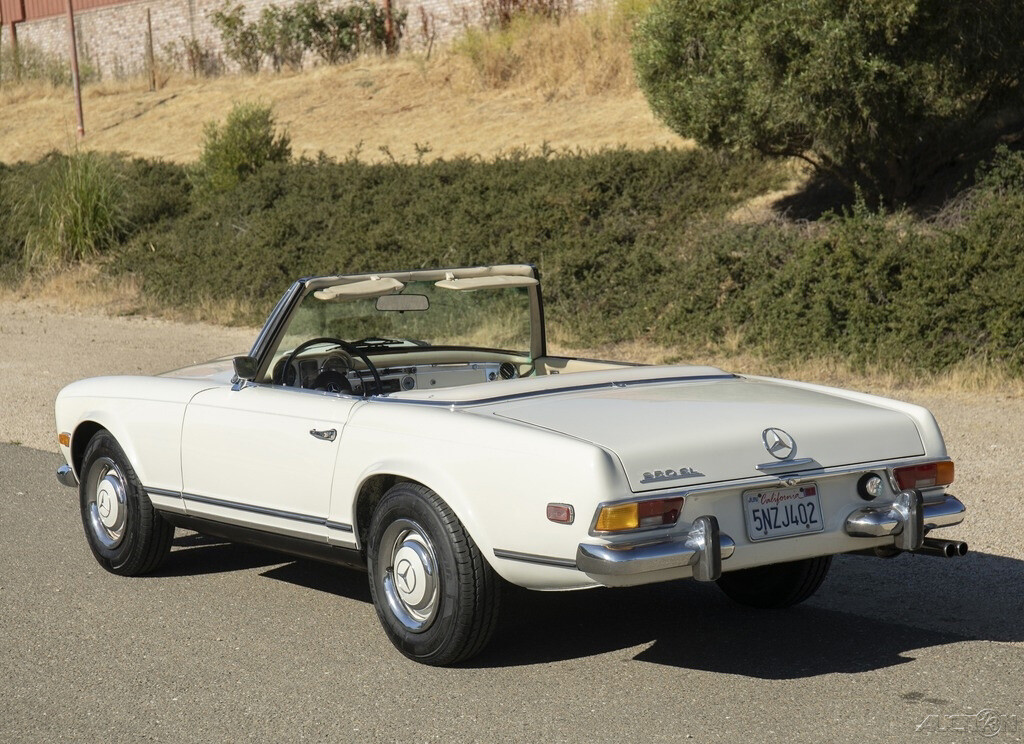 Mercedes-Benz-SL-Class-1968-Convertible-2