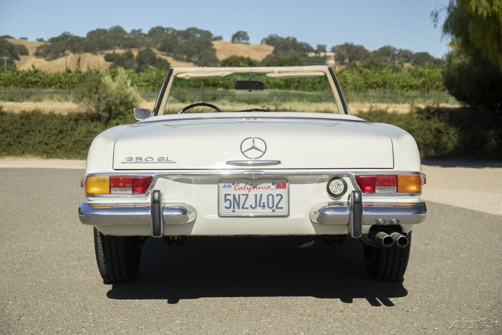 Mercedes-Benz-SL-Class-1968-Convertible-3
