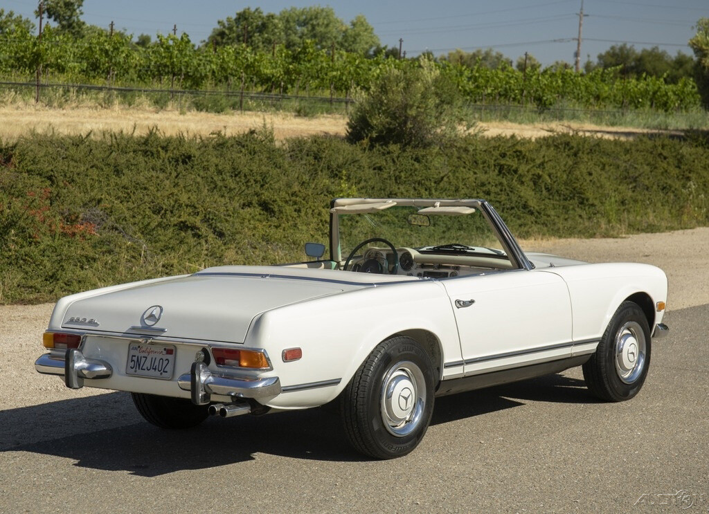 Mercedes-Benz-SL-Class-1968-Convertible-4