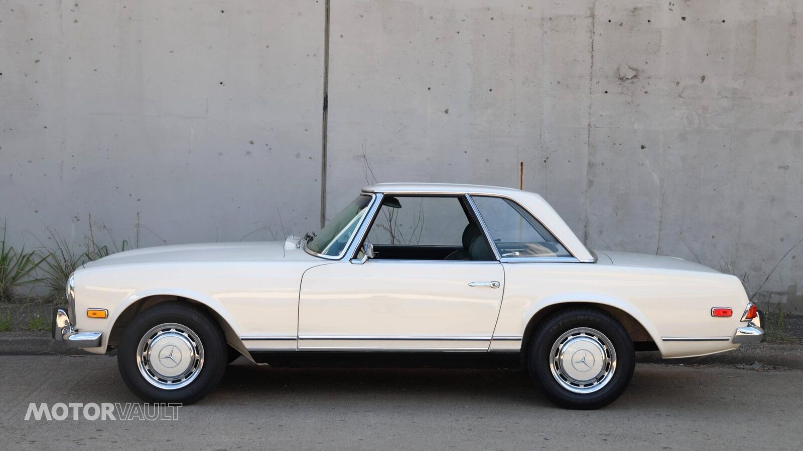 Mercedes-Benz-SL-Class-1969-Convertible-10