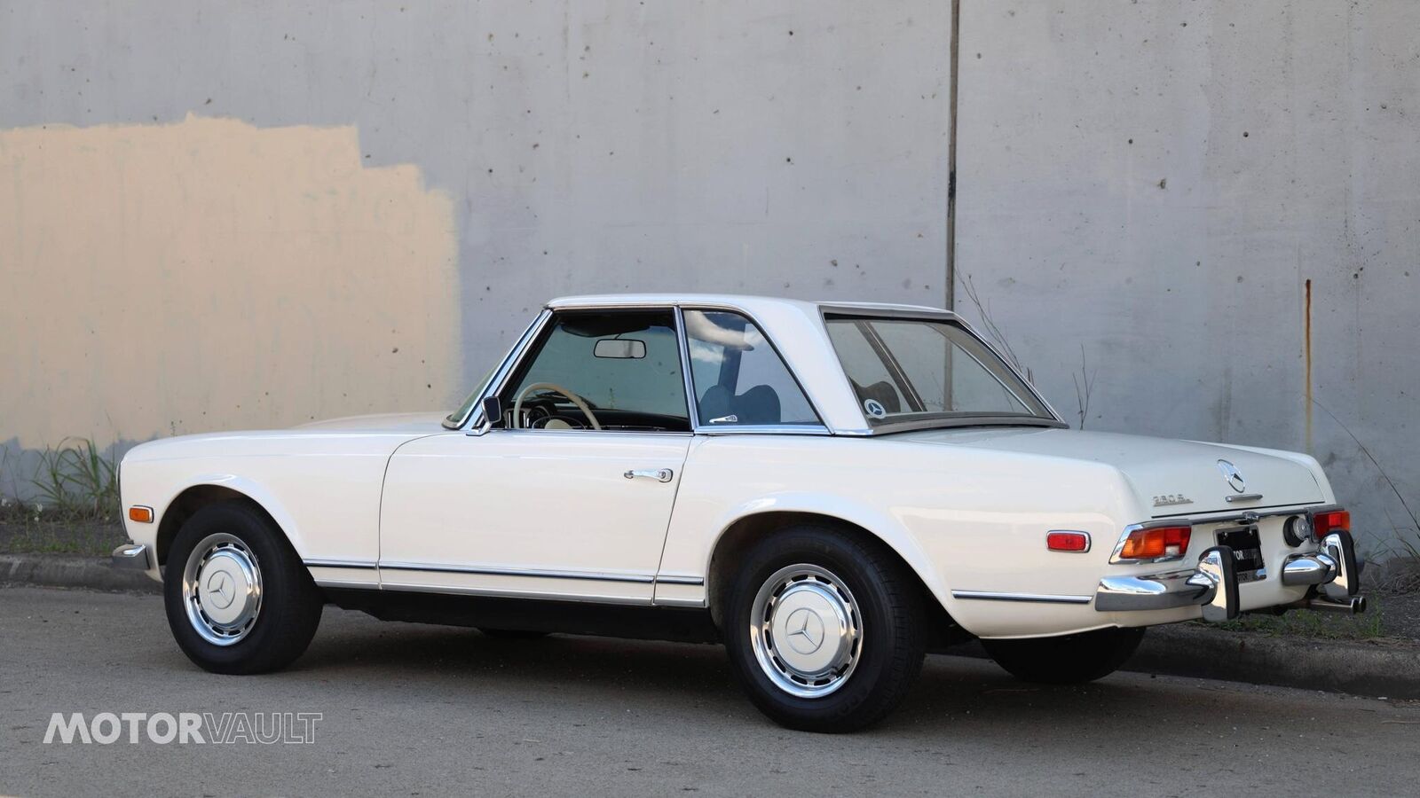 Mercedes-Benz-SL-Class-1969-Convertible-11