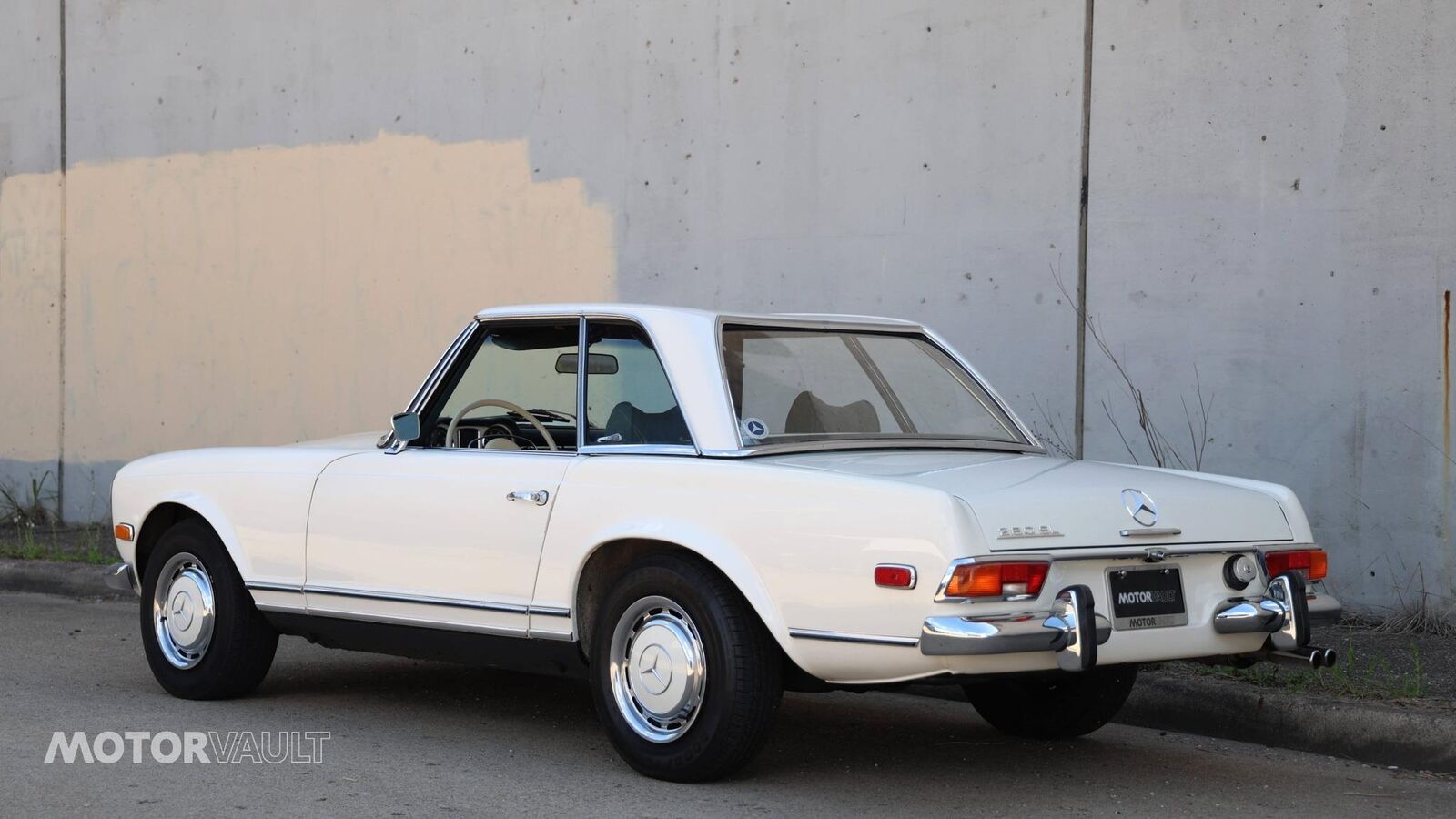 Mercedes-Benz-SL-Class-1969-Convertible-13