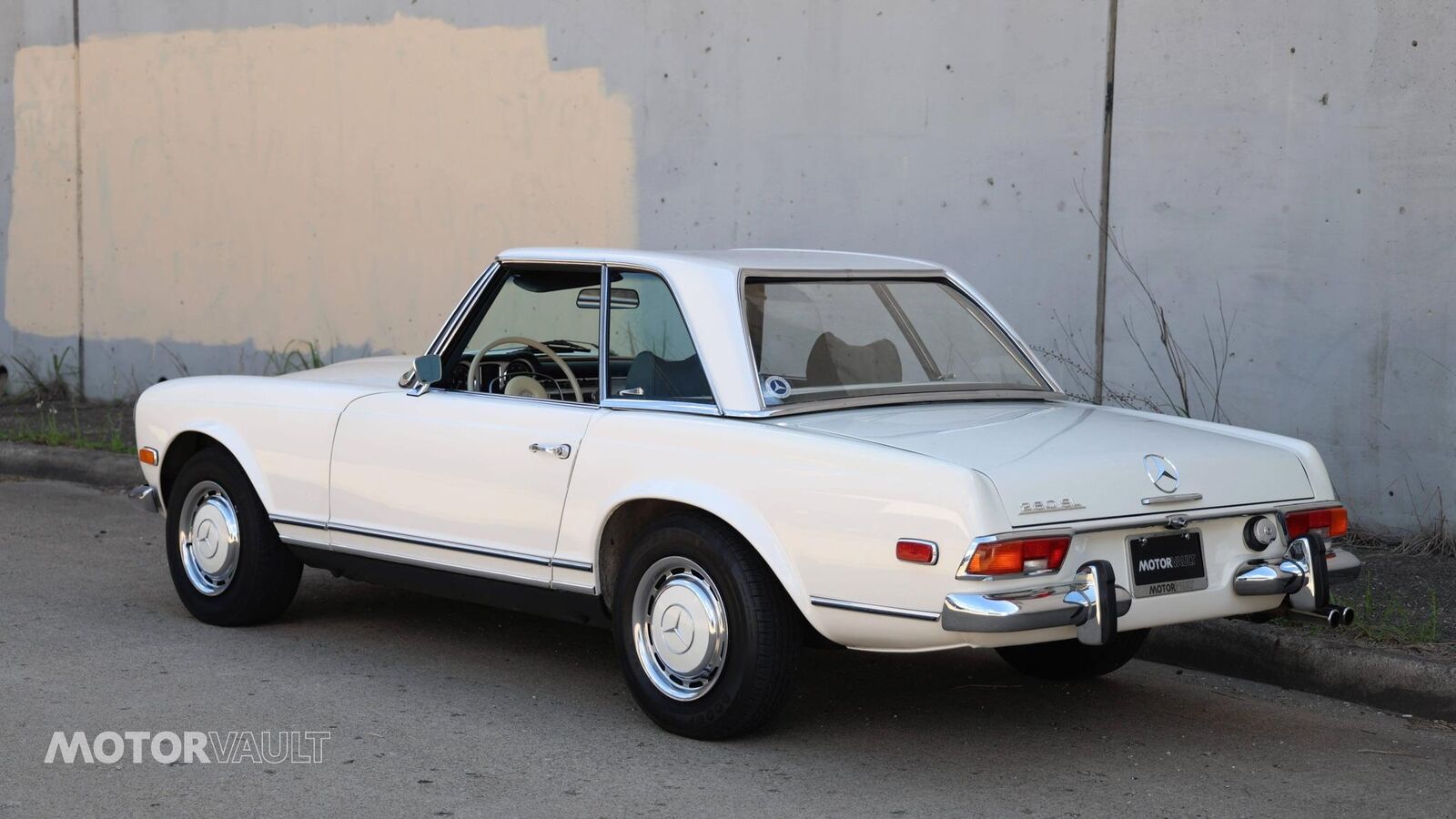 Mercedes-Benz-SL-Class-1969-Convertible-14