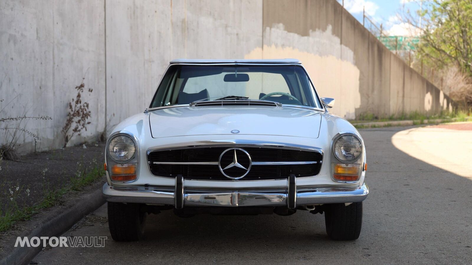 Mercedes-Benz-SL-Class-1969-Convertible-2
