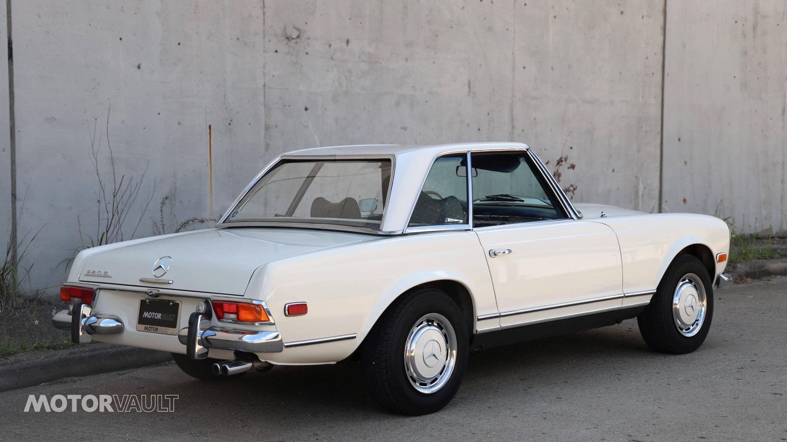 Mercedes-Benz-SL-Class-1969-Convertible-21