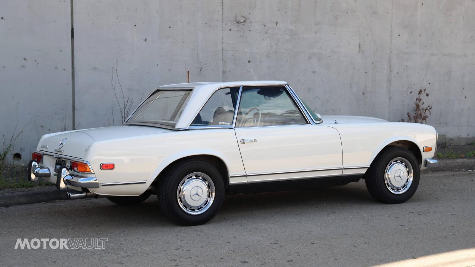 Mercedes-Benz-SL-Class-1969-Convertible-23