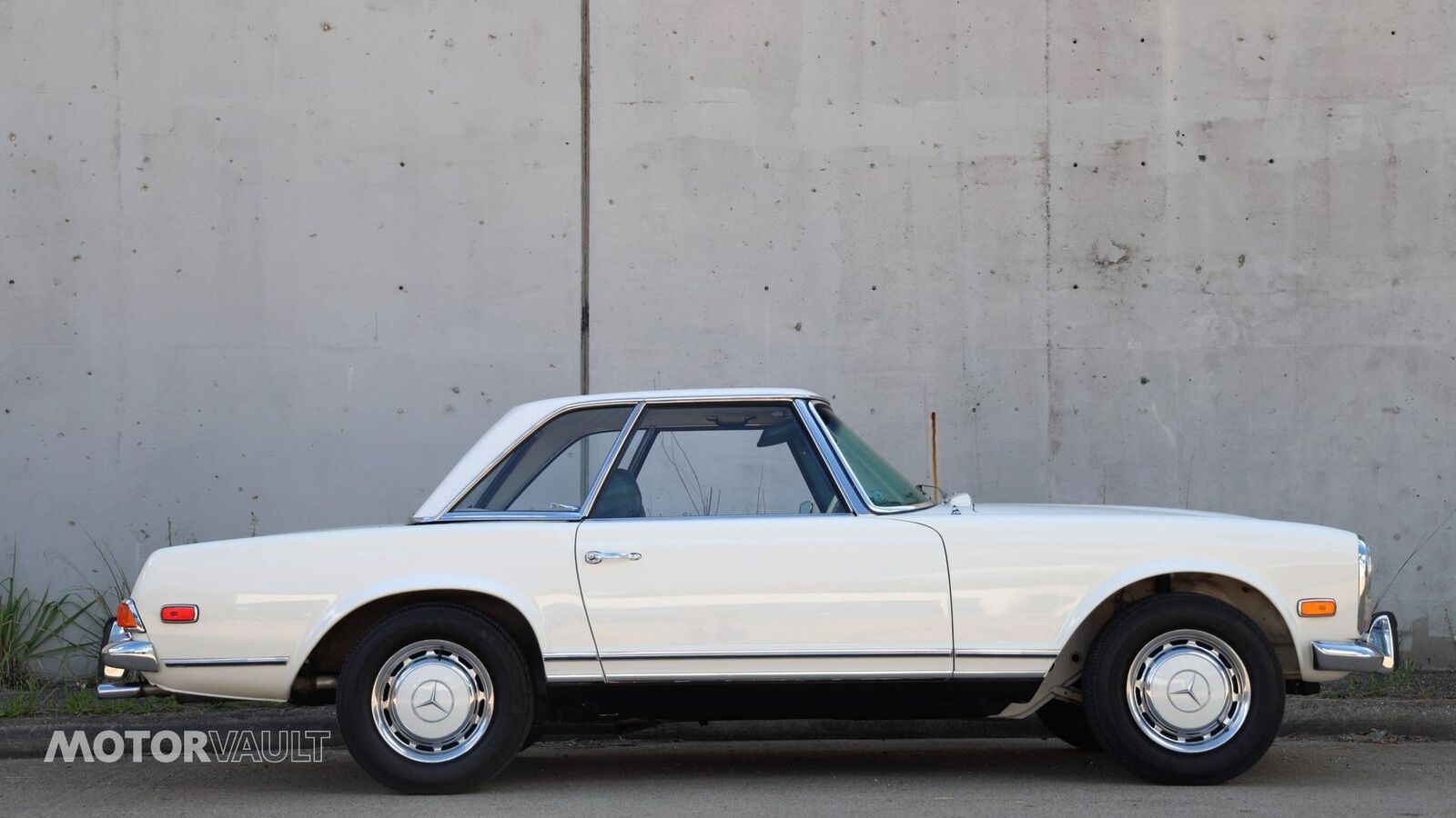 Mercedes-Benz-SL-Class-1969-Convertible-24