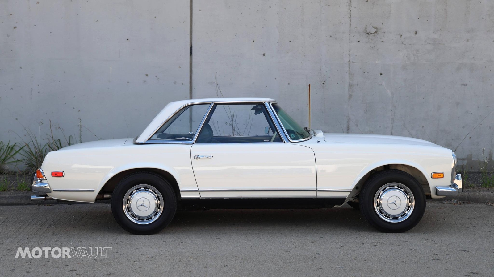 Mercedes-Benz-SL-Class-1969-Convertible-25