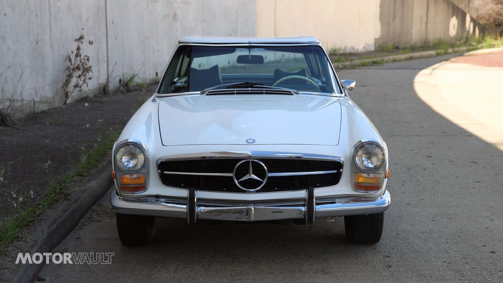 Mercedes-Benz-SL-Class-1969-Convertible-3