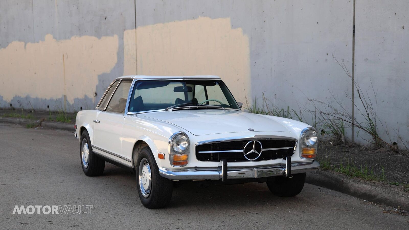 Mercedes-Benz-SL-Class-1969-Convertible-30