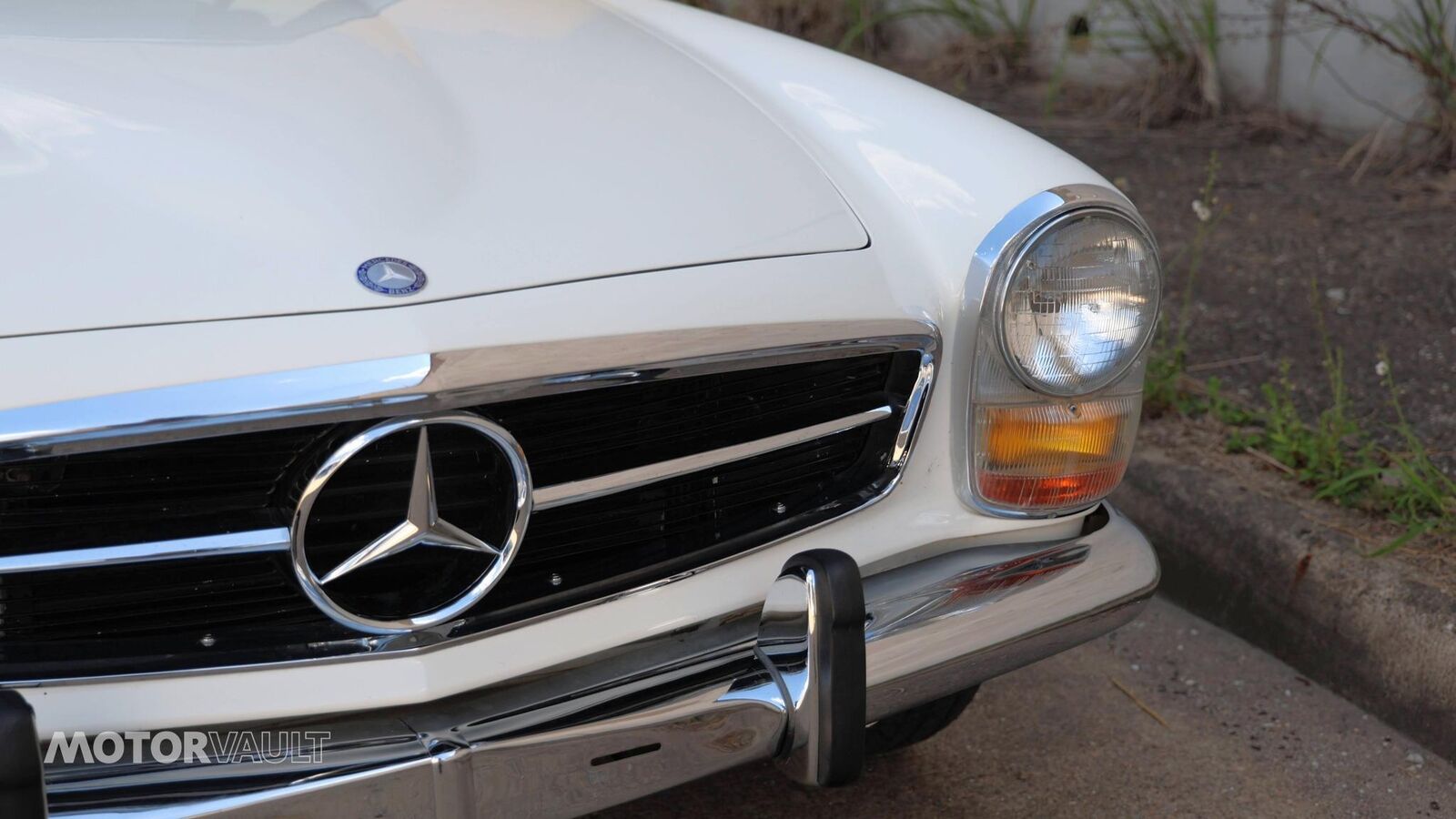 Mercedes-Benz-SL-Class-1969-Convertible-32