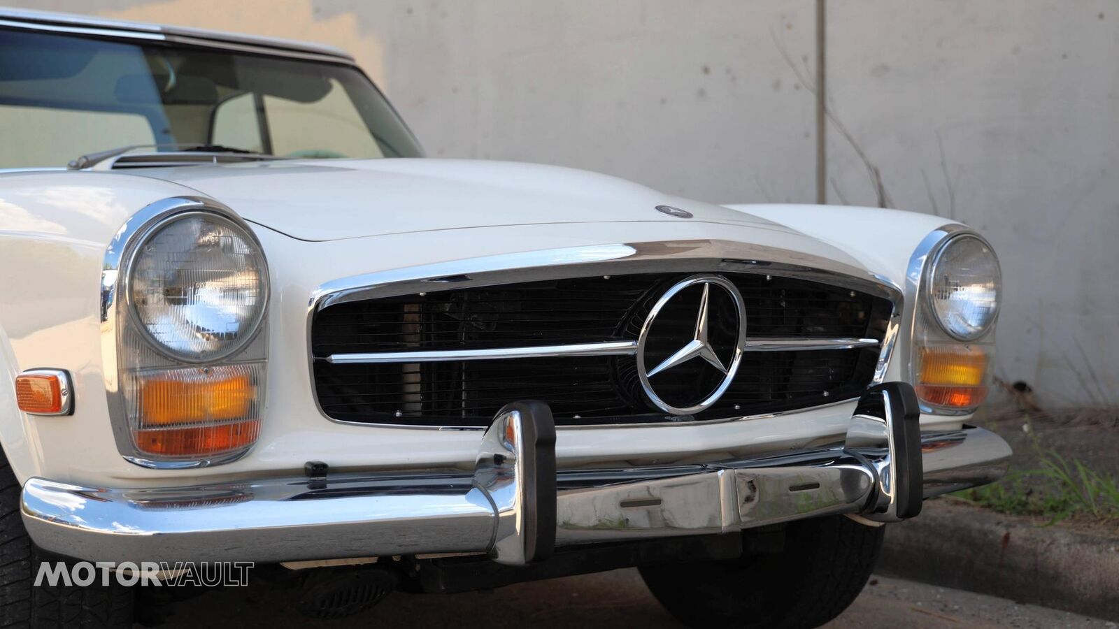 Mercedes-Benz-SL-Class-1969-Convertible-35