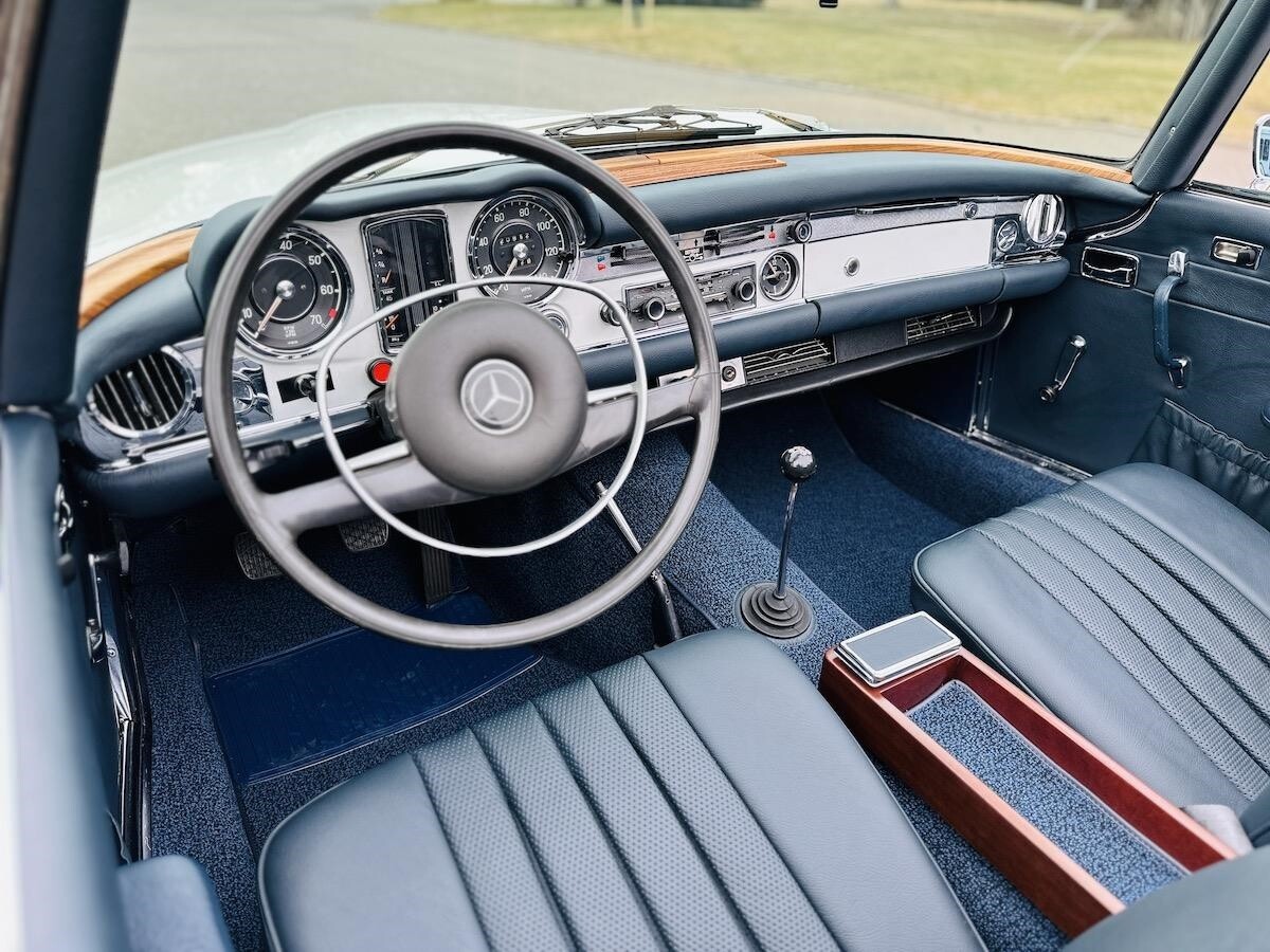 Mercedes-Benz-SL-Class-1969-Convertible-36